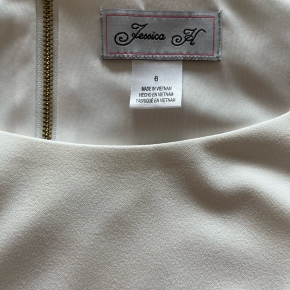 White bell sleeve dress - Picture 2 of 3